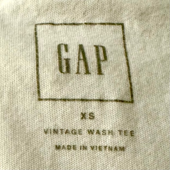 EUC Gap “Vintage Wash” white short-sleeve v-neck pocket tee - Picture 3 of 7